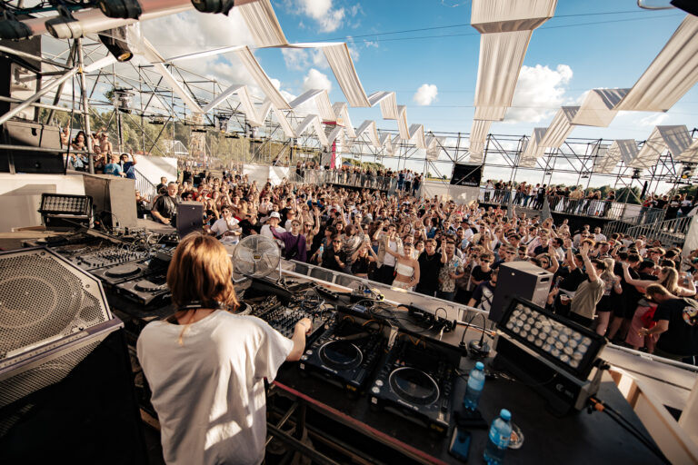 Iconic Culture - By the creek (jordy brada)